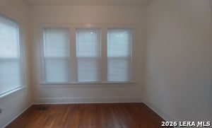 Building Photo - 411 W Mistletoe Ave