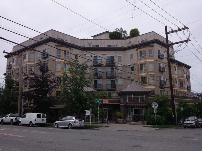 Building Photo - 1125 E Olive St