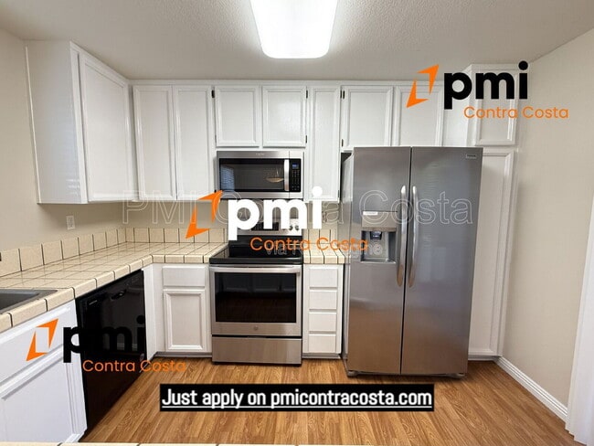 Building Photo - 974 Signal Ct