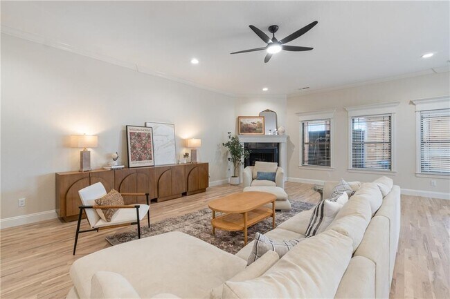 Building Photo - 5702 S 60th Pl