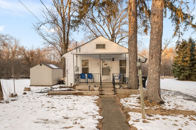 Building Photo - 306 Waverly St