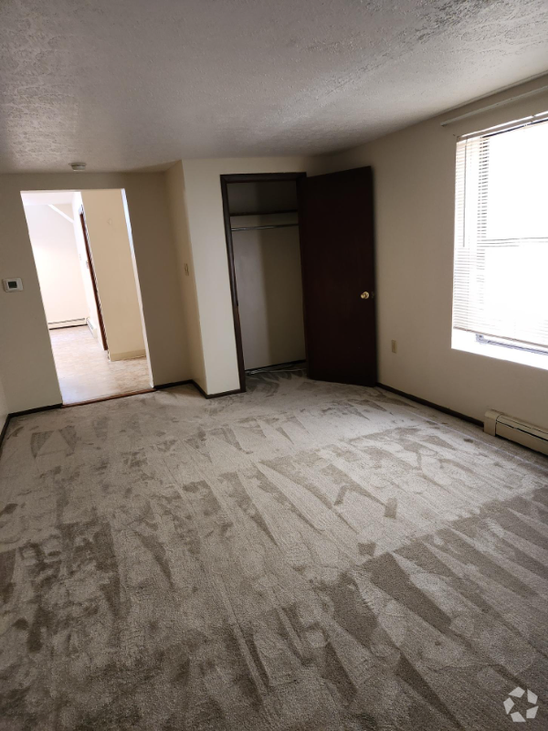 Building Photo - 614 Olive Ln