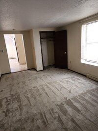 Building Photo - 614 Olive Ln