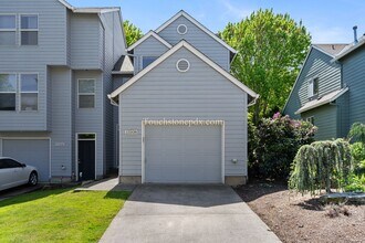 Building Photo - Updated 2 Bed/2 Bath Home in Private Gated Community!