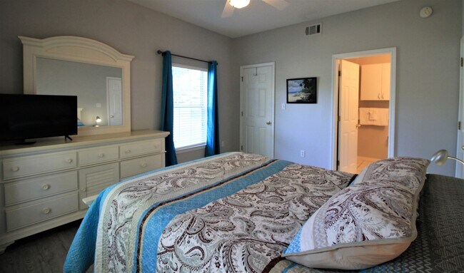 Building Photo - Updated Furnished Condo in Niceville!
