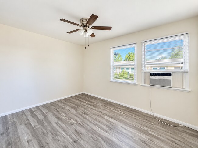 Building Photo - 522 N Rosemary Ln