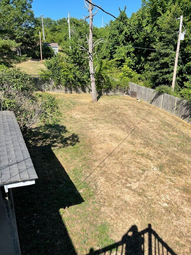 Building Photo - Available December 21st! SPACIOUS & PET FR...