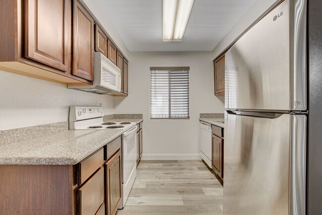 Building Photo - SINGLE BEDROOM CONDO IN GUARD GATED COMMUN...