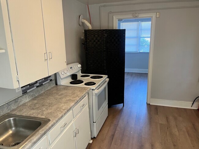 Kitchen - 1504 Cleveland St