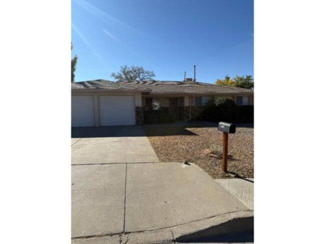 Building Photo - Grand