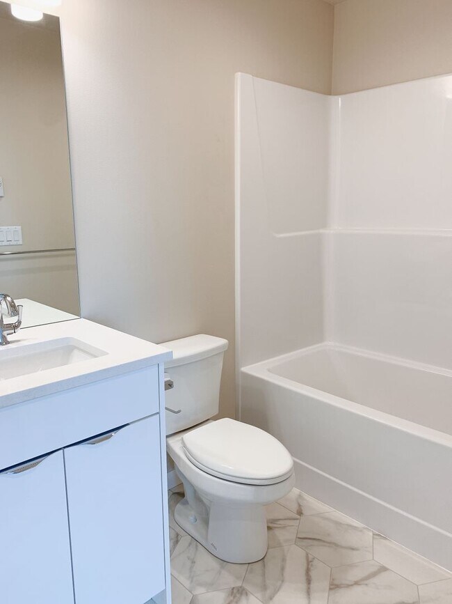 Building Photo - Sunny 3 bdrm, 2.5 bath in Cordata Neighborhood