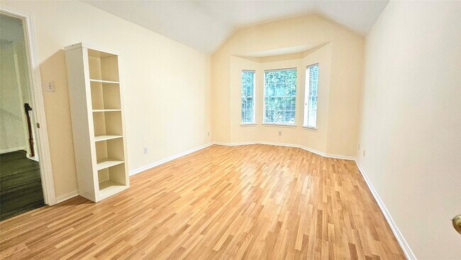 Building Photo - 3121 English Oaks Blvd