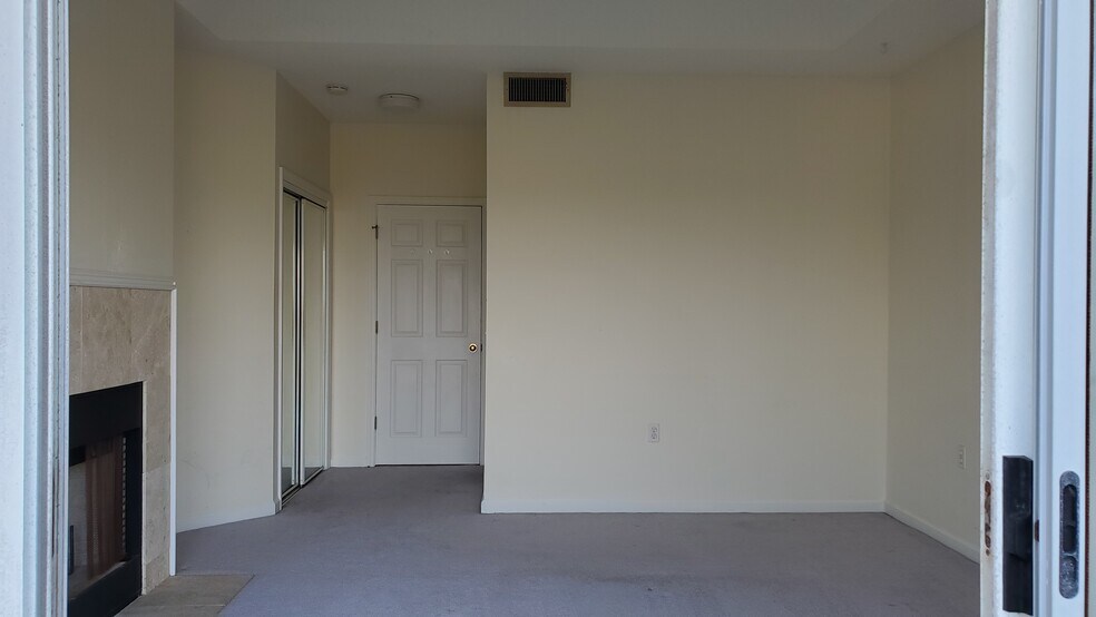 Building Photo - 6 Van Horne Ave