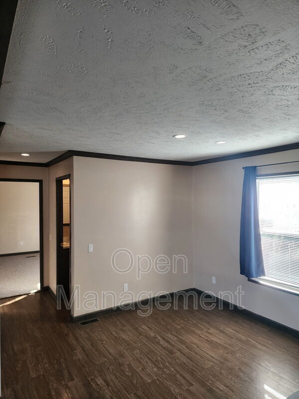 Building Photo - 511 E 1st St