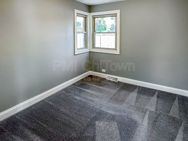 Building Photo - 1409 E Lincoln Ave