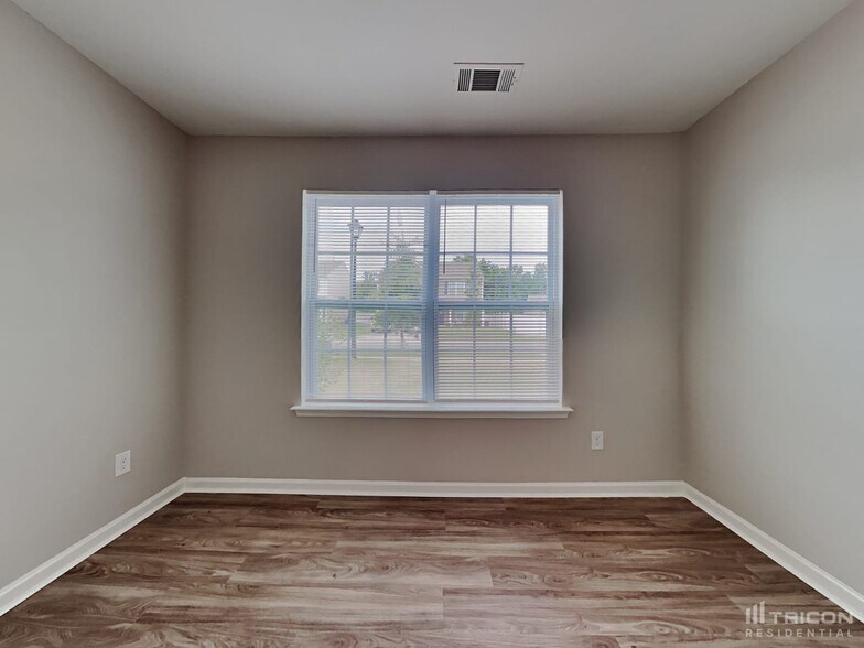 Building Photo - 2430 Dewey Creek Ln