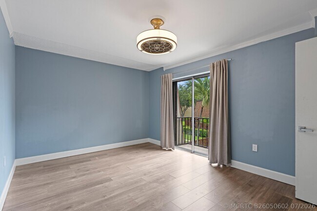 Building Photo - 1405 14th Ln