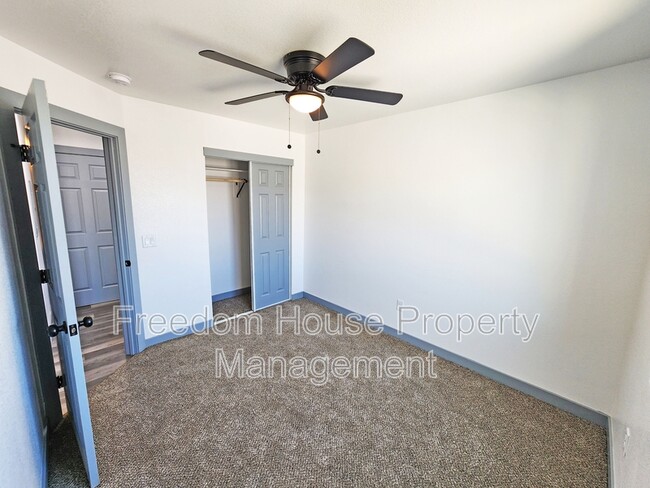 Building Photo - 382 Erin St