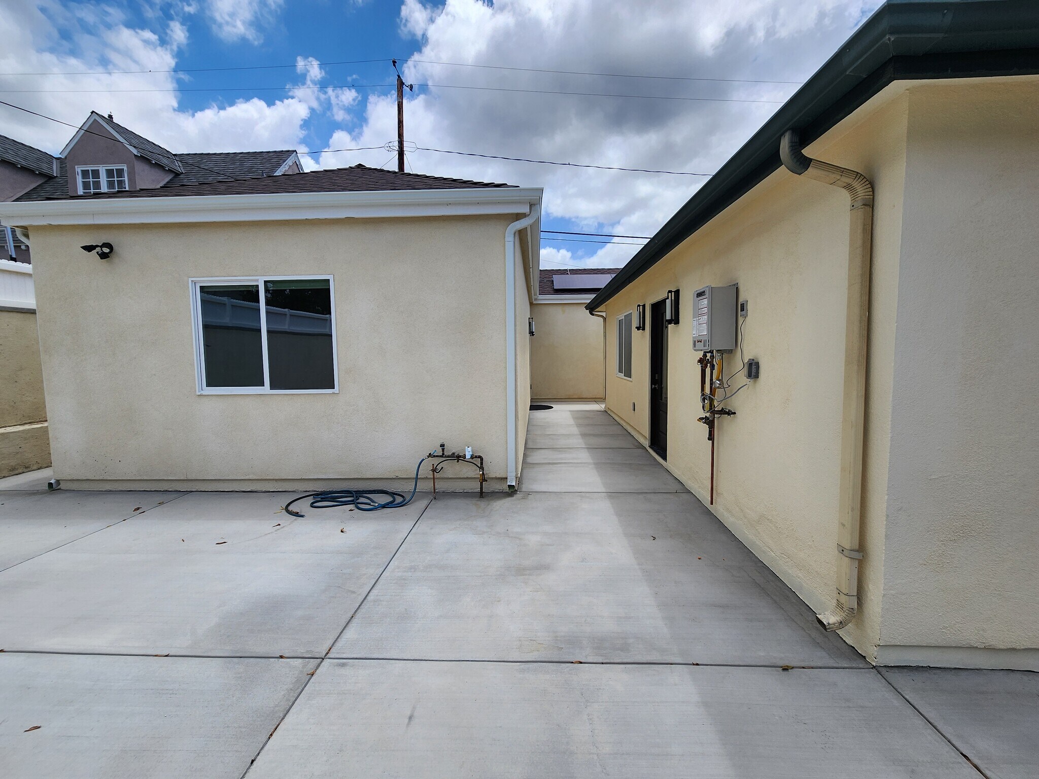 Building Photo - 528 Amherst Dr