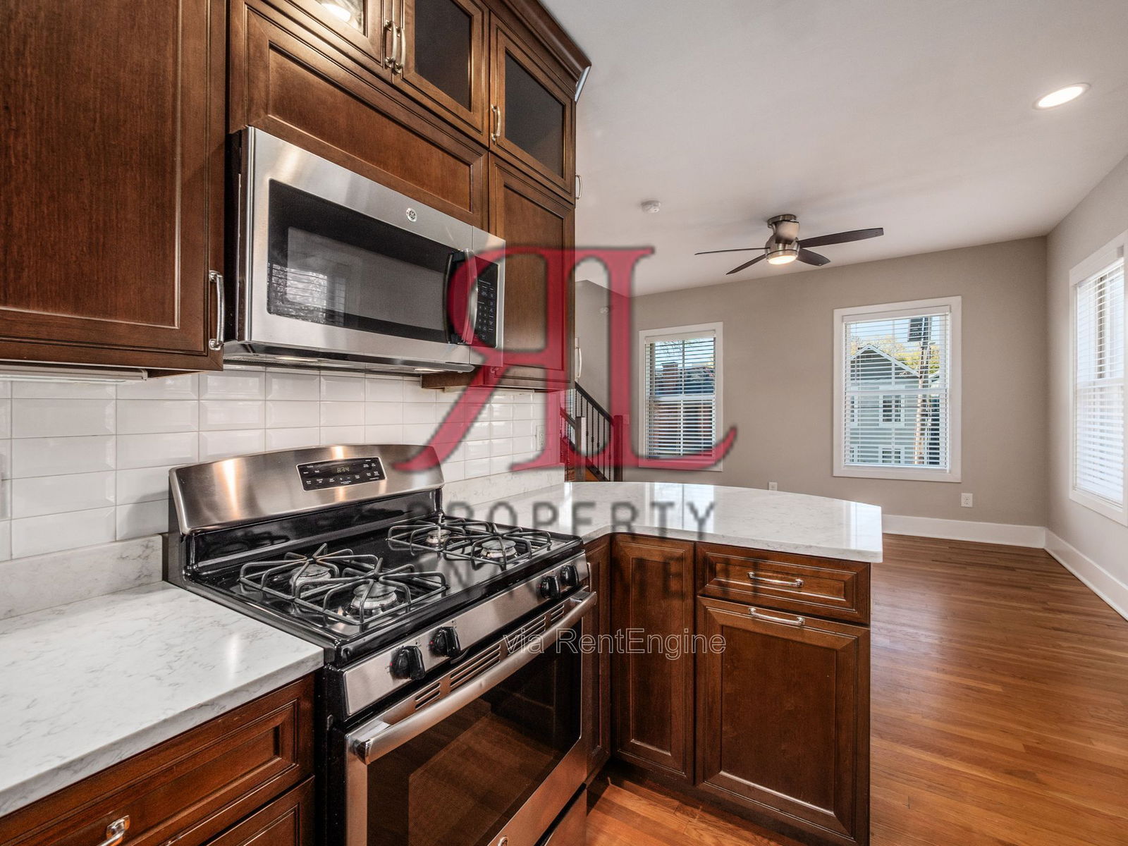 Building Photo - 782 Summit St