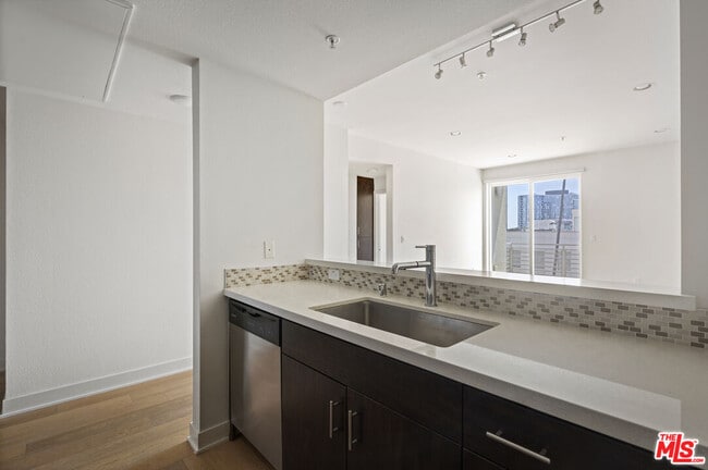 Building Photo - 436 S Virgil Ave