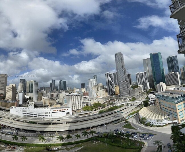 Building Photo - 350 S Miami Ave