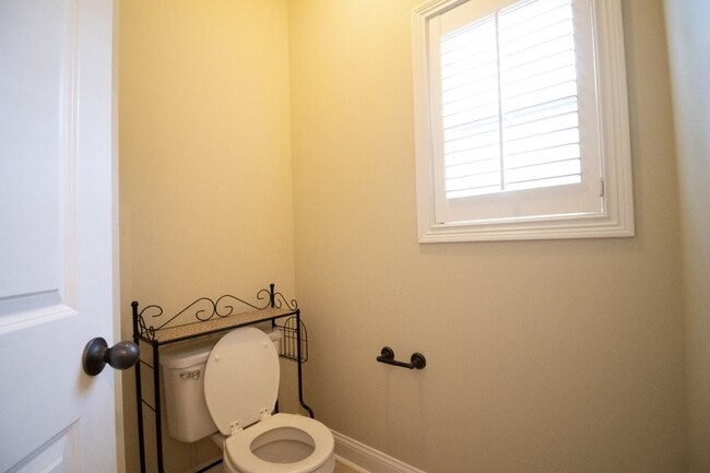 Building Photo - 1343 Ambleside Dr