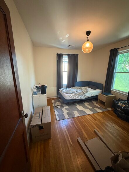 Building Photo - 68 Belden St