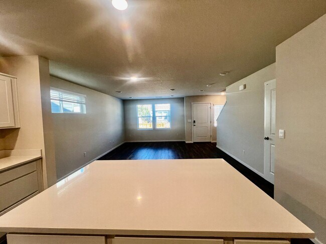 Building Photo - FREE RENT New Beauty! Location, location!!...