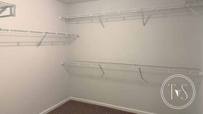 Building Photo - FALL MOVE-IN SPECIAL: $1000 OFF 1ST MONTH'...
