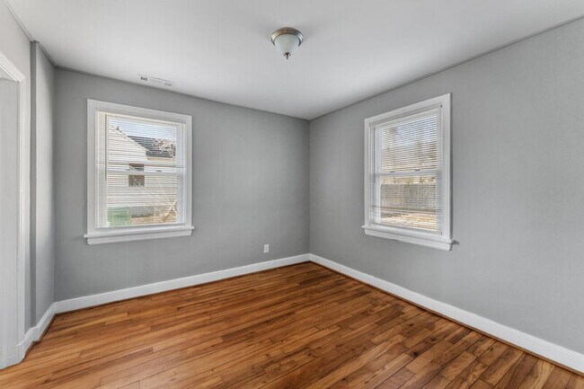 Building Photo - 108 E Magruder St