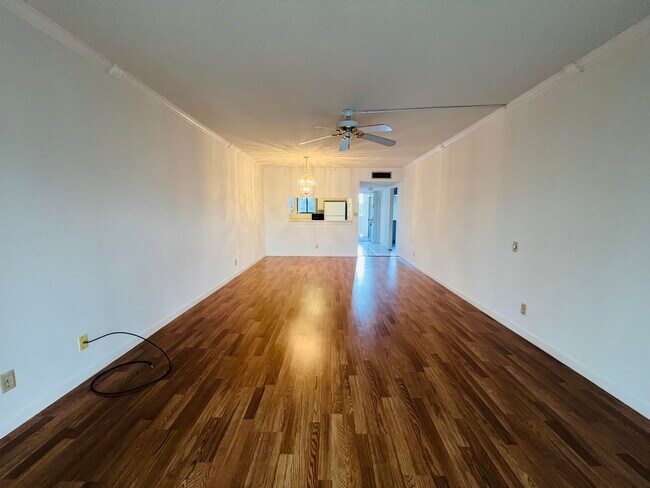 Building Photo - 3154 Via Poinciana