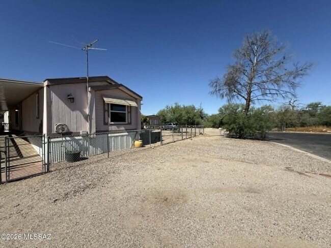 Building Photo - 2640 S Cottonwood Ln