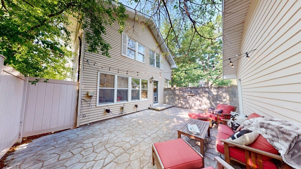 Building Photo - 1625 N Union St