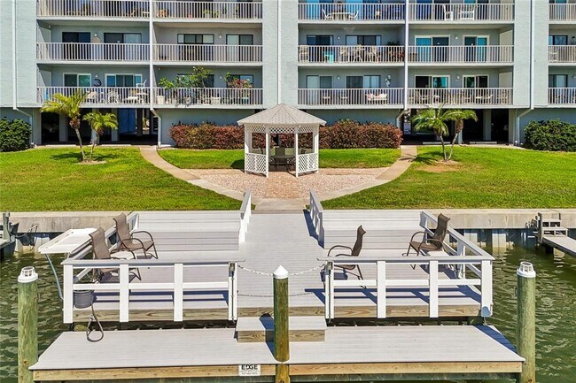 Building Photo - 719 Pinellas Bayway S