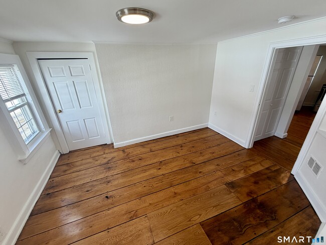 Building Photo - 1185 Linden Ave