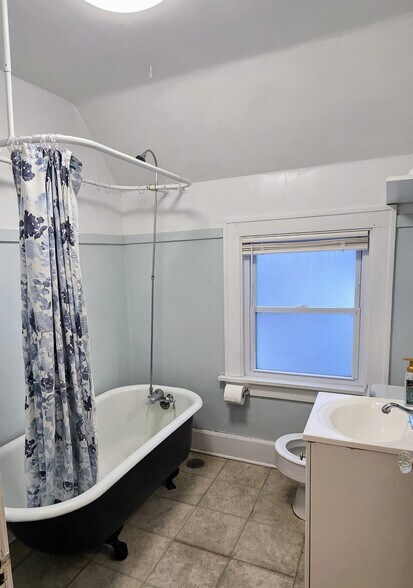 Building Photo - 1513 Holmes Ave