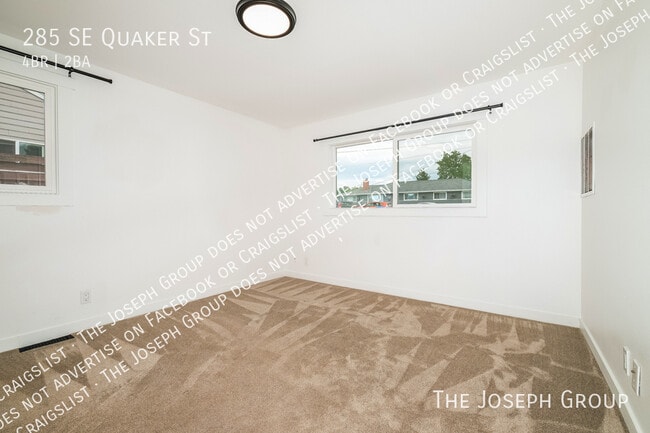 Building Photo - 285 SE Quaker St