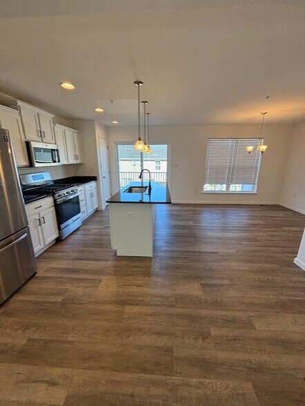 Building Photo - 8150 Lenker Dr