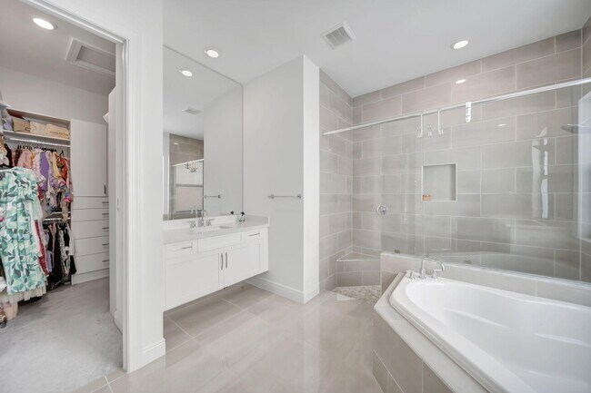 Building Photo - 12055 Lake Trail Ln