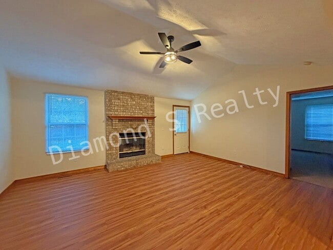 Primary Photo - Charming 3 Bedroom in Desirable South Neighborhood!