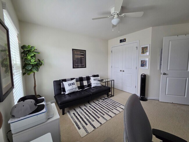 Building Photo - Well Maintained Large townhome in Steele Creek