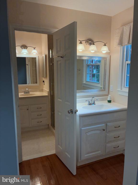 Building Photo - 7209 Lake Cove Dr