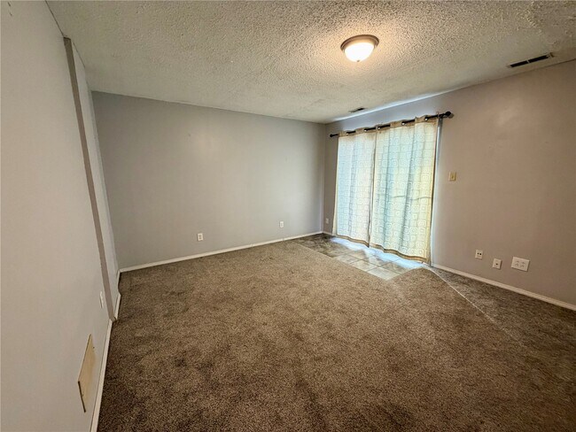 Building Photo - 895 Delray Dr