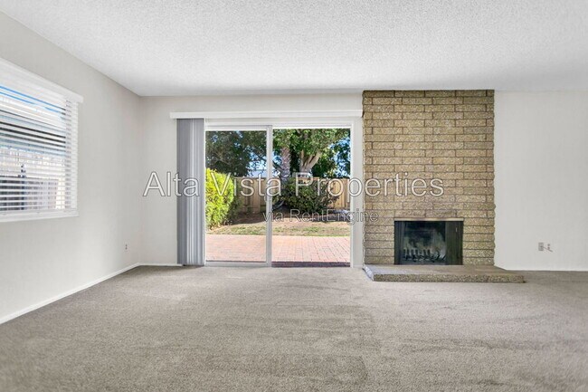 Building Photo - 5633 Scripps St