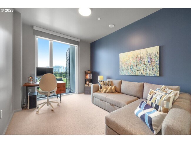 Building Photo - First Month's Rent FREE! Stunning East facing Pearl District condo located in The Vista Condomini...