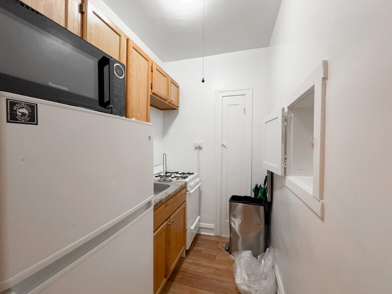 Building Photo - 2536 N Sawyer Ave