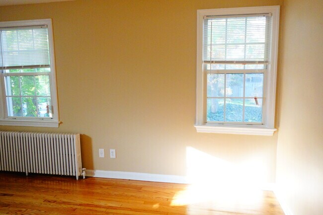 Building Photo - 8007 Garland Ave