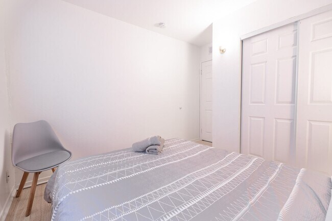 Building Photo - Cozy Zen Retreat Home with 4BD+3BA  Share ...