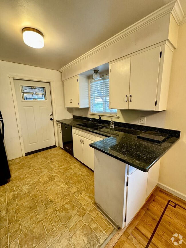 Building Photo - 3 Bedroom Home in West Valley! $200 off se...